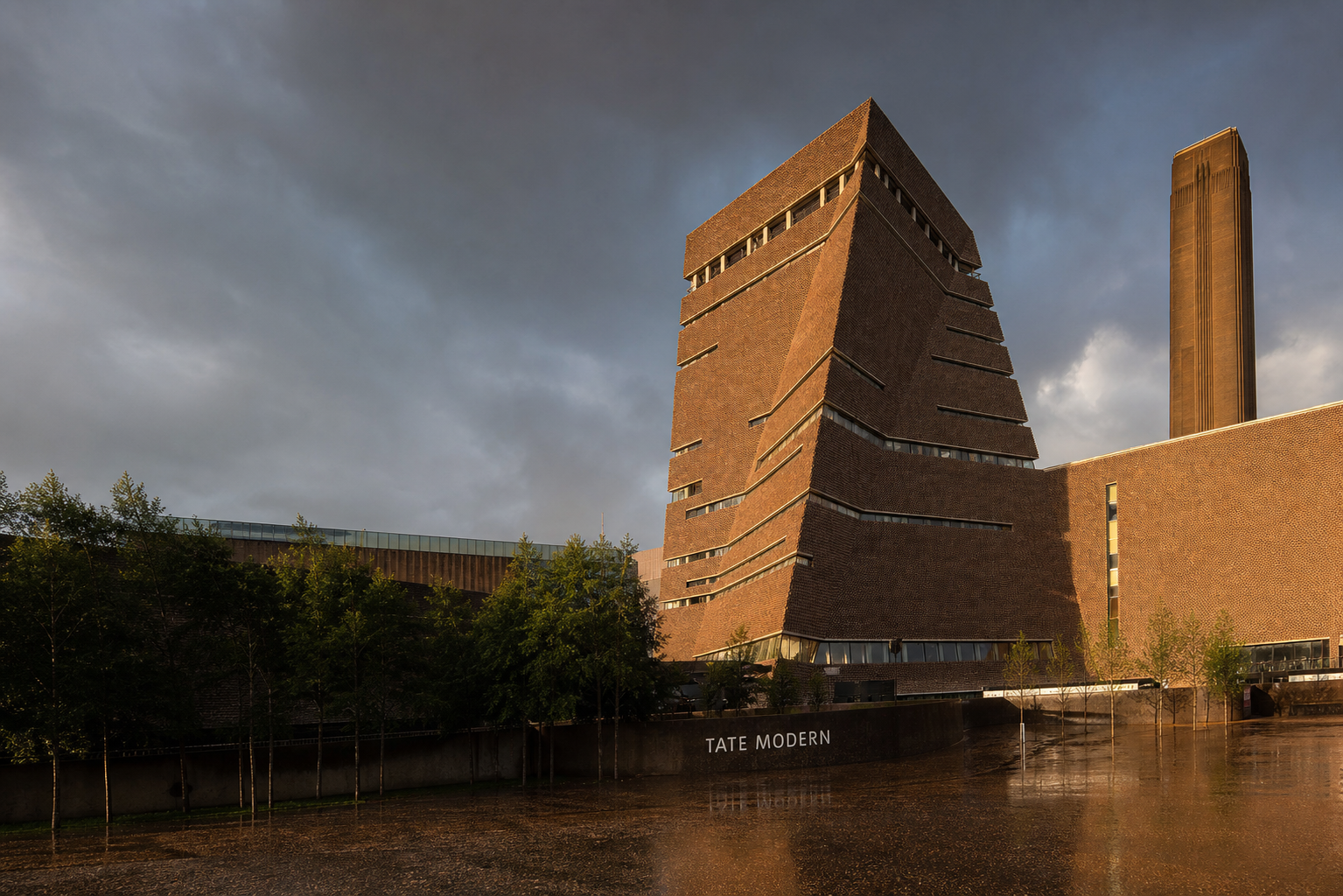 Extérieur de la Tate Modern baigné par la lumière de fin d’après-midi